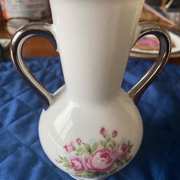 25th Anniversary Vase 5.5” with silver coloured trim - Picture 3 of 6